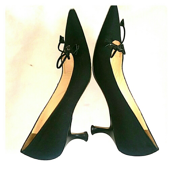 manolo blahnik manolo blahnik kitten heel pumps size 37 manolo blahnik manolo blahnik kitten heel pumps size 37