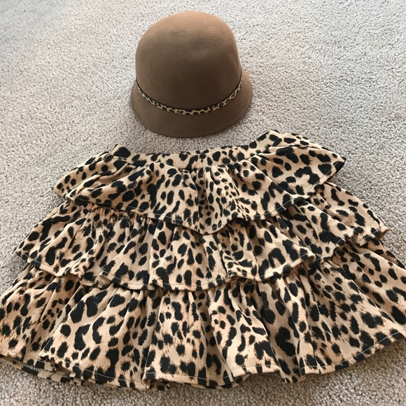 Skirt and hat - Picture 1 of 2