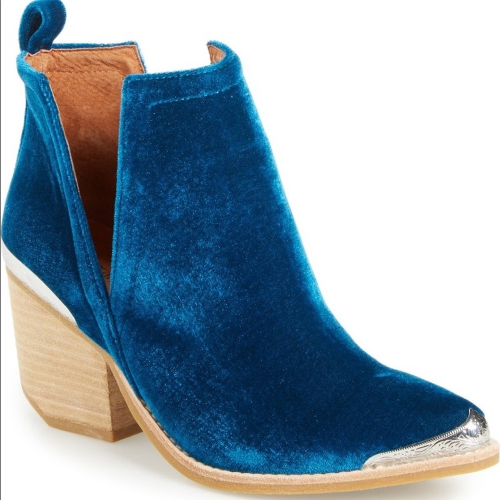 ISO this beauty Cromwell Jeffrey Campbell