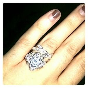 Silvertone flower ring set