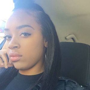 Meet your Posher, Shea