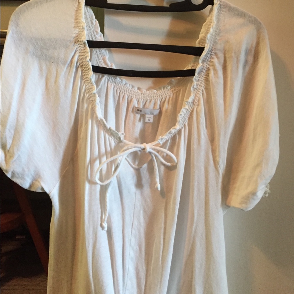 GAP white shirt