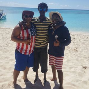 Meet your Posher, Avi