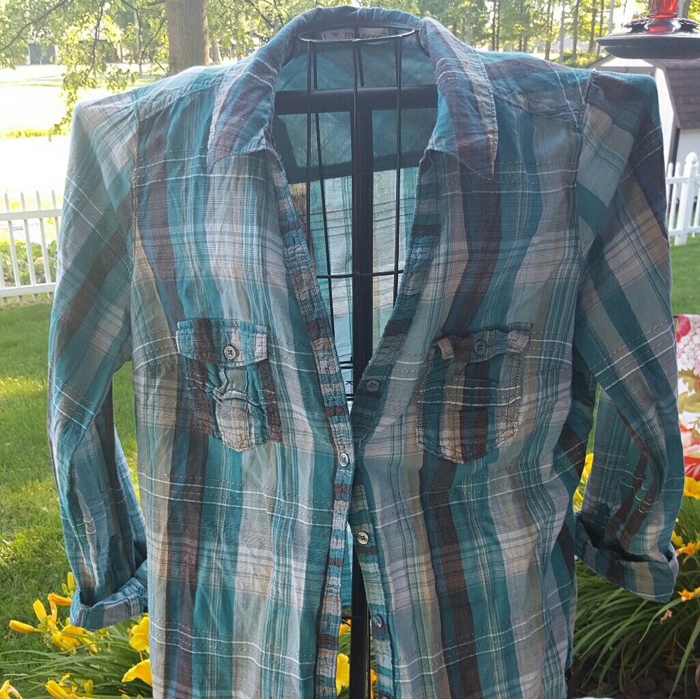 **FREE**  with bundled purchase Long sleeved shirt