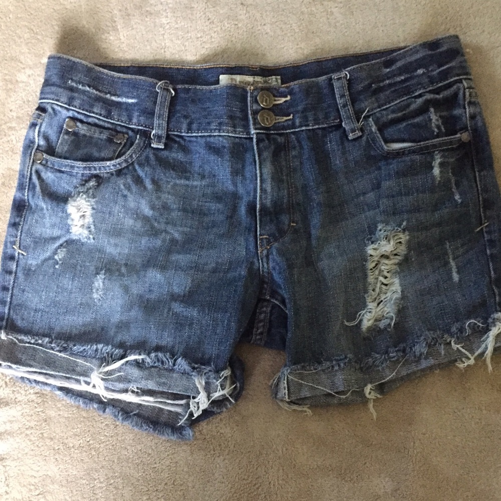 Decree destroyed denim shorts - size 7