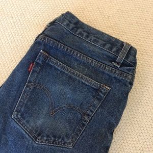 HIGH WAISTED LEVI'S JEANS