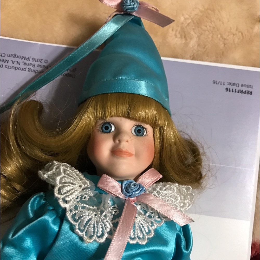 Victoria Ashley Originals Beautiful Doll - Picture 4 of 8