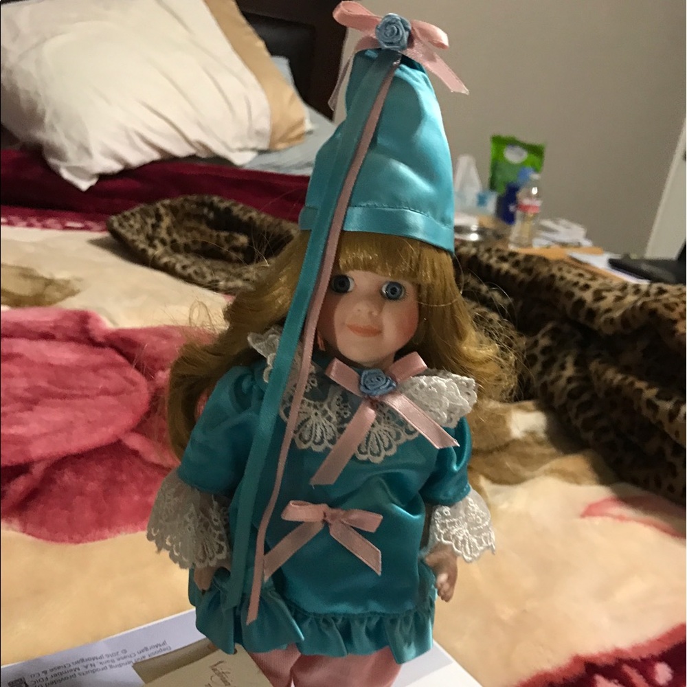 Victoria Ashley Originals Beautiful Doll - Picture 7 of 8