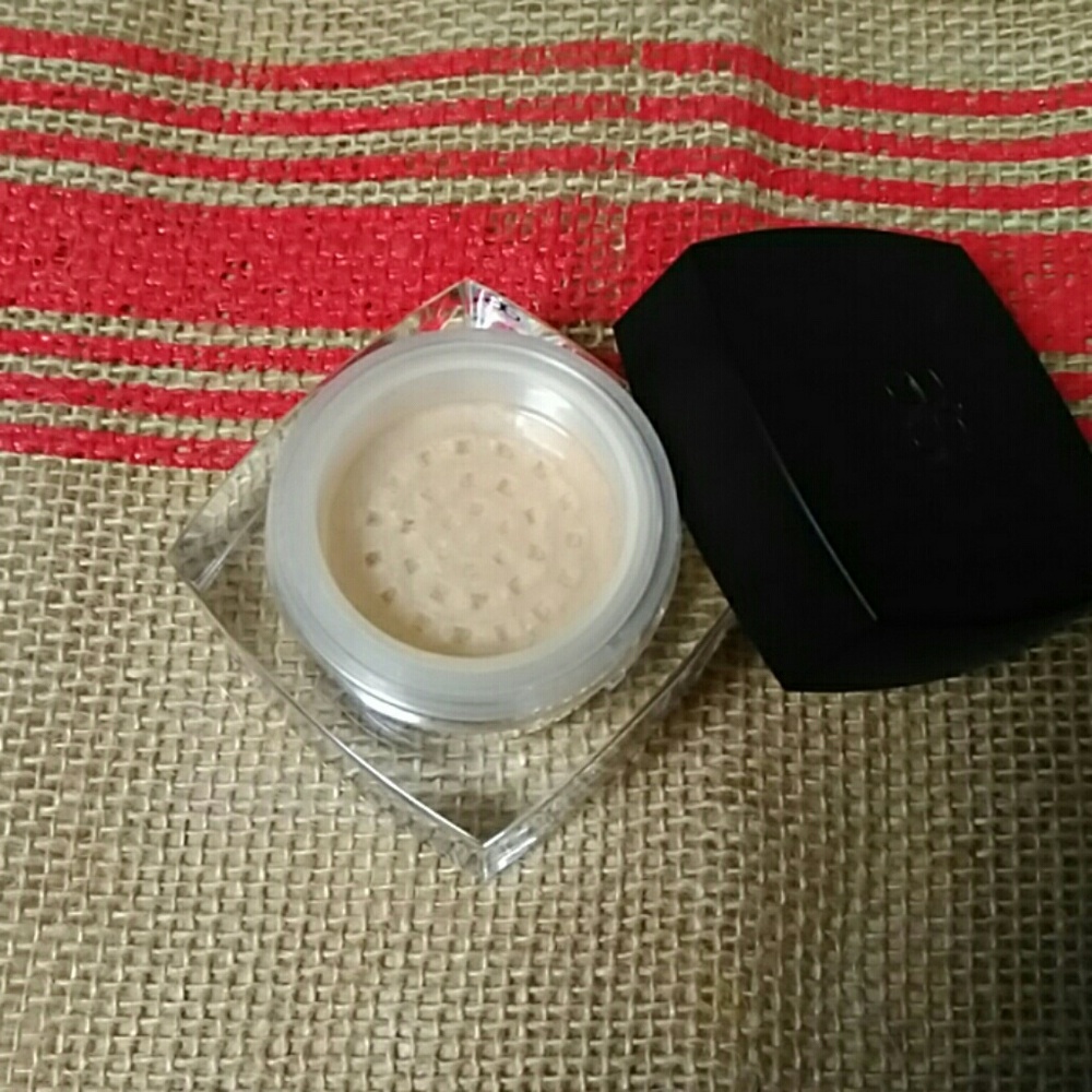 Arbonne Mineral Powder Foundation - Light