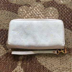 SOLD Mermaid shell wristlet 🐚