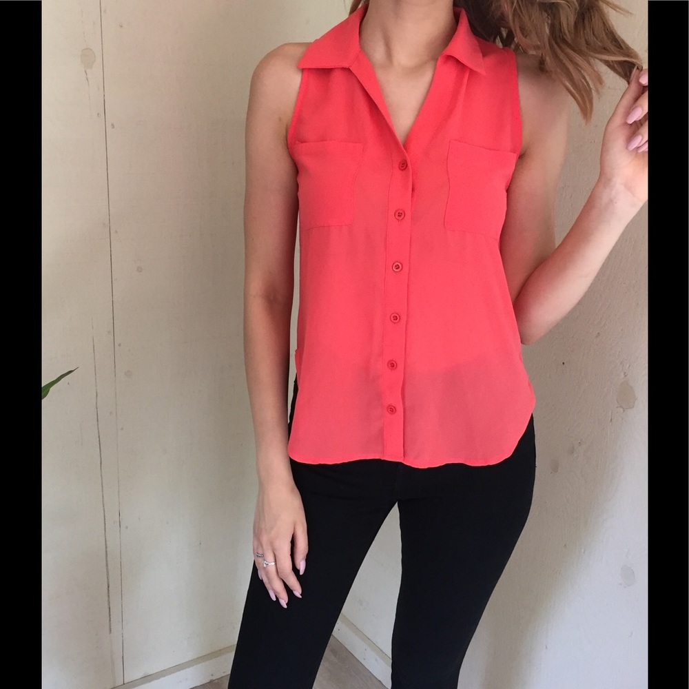 Sleeveless button up blouse