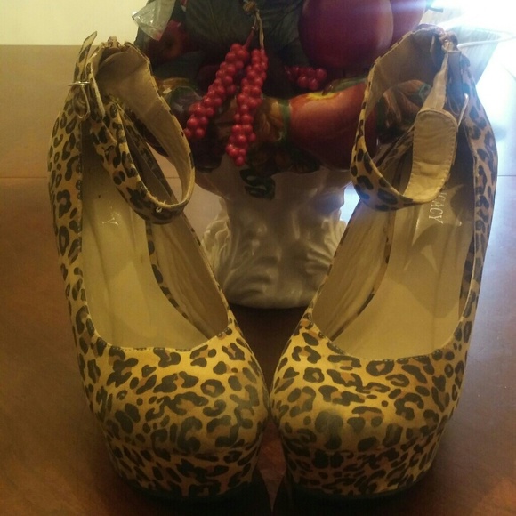 Buckle/Zip Cheetah Print Wedge Heels - Picture 2 of 5