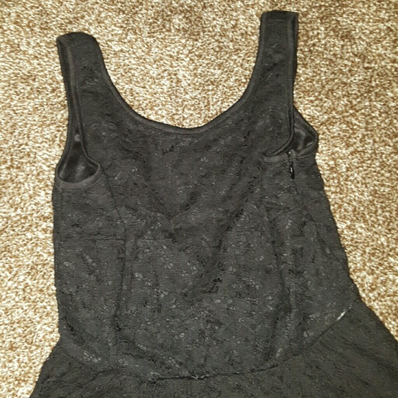 Beautiful dress - Picture 2 of 4