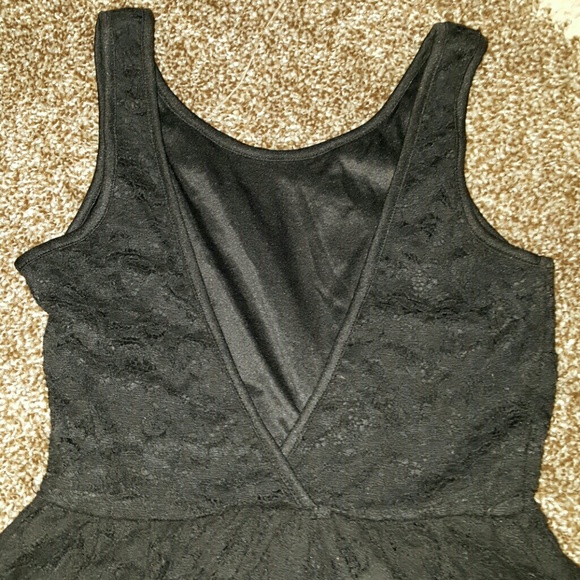 Beautiful dress - Picture 3 of 4