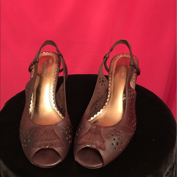 Shoes - Picture 1 of 3
