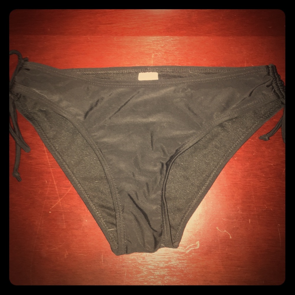 Black bikini bottoms NWT Medium