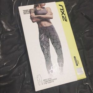 NIB Mid rise 2XU patterned compression tights