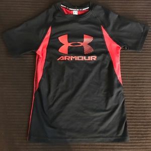 Under Armour Boys Fitted Shirt Size YSM