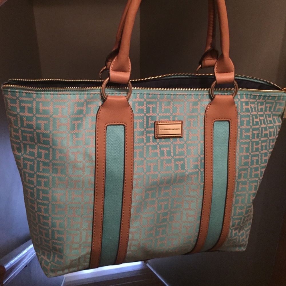 Tommy Hilfiger Zip Top Tote