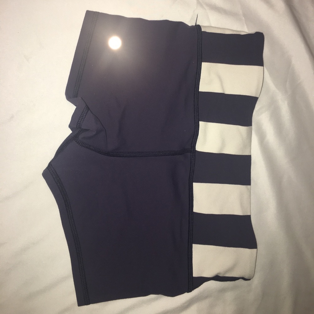 Lulu lemon booty shorts