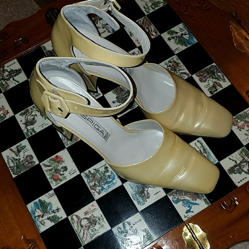 VIA SPIGA Patent Yellow Heels Size 10B