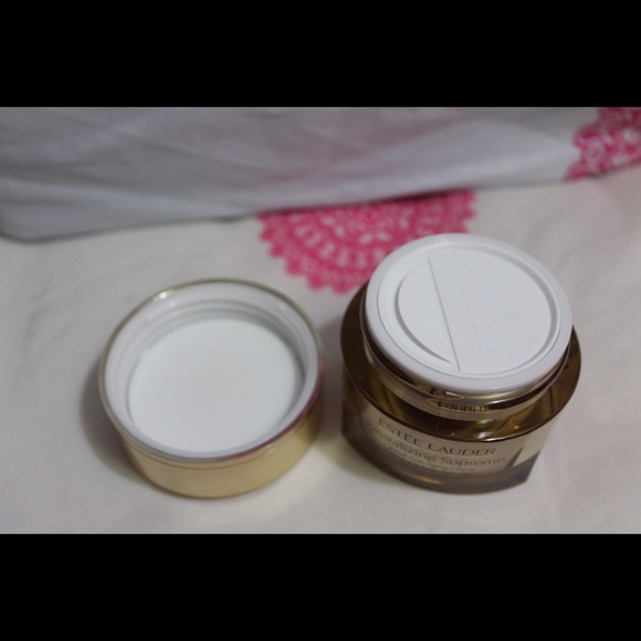 Estée Lauder Revitalizing Supreme Creme - Picture 5 of 6