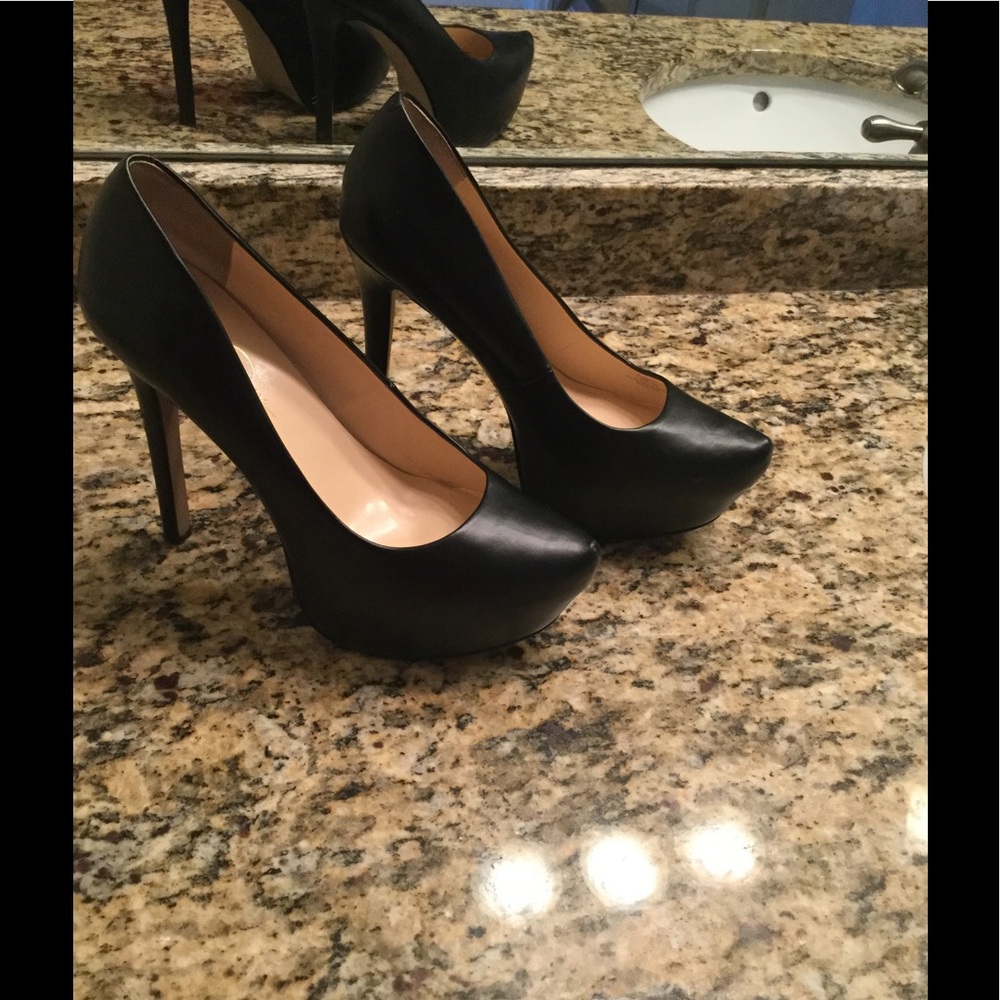 Jessica Simpson pumps