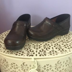 Dansko size 6 Clogs