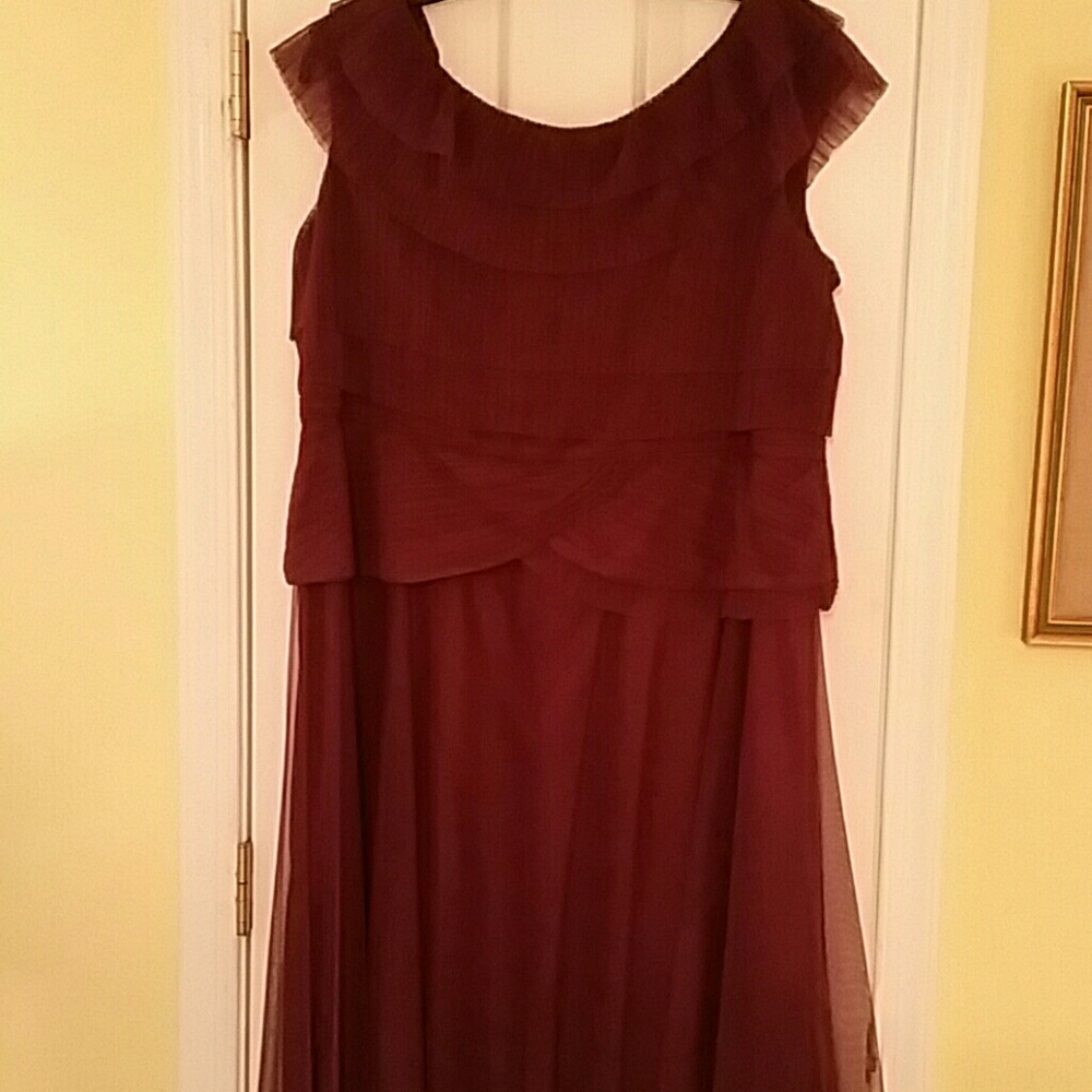 Feminie and flowing tea length dress size 22