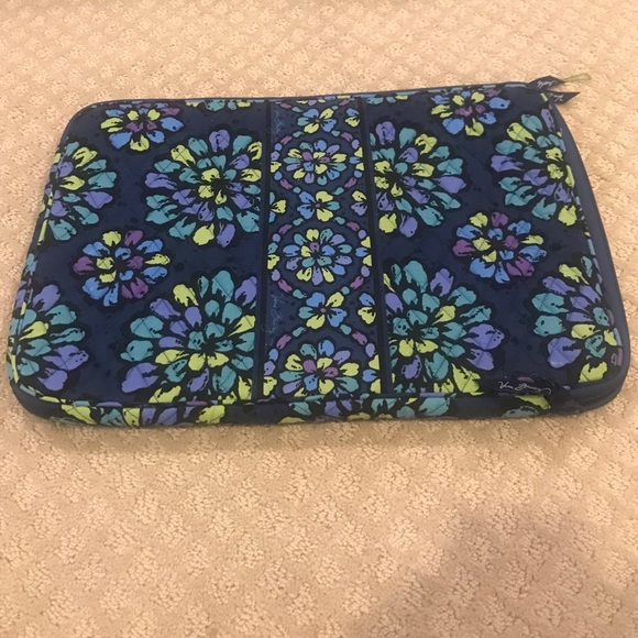 26 off Vera Bradley Handbags NWOT Vera Bradley 17 inch Laptop Case