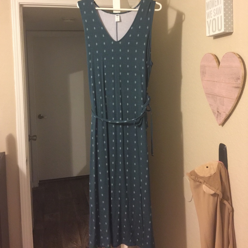 Hunter green maternity dress with waist belt