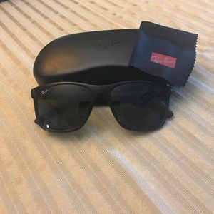 Authentic Ray Ban Wayfarer Sunglasses. Unisex