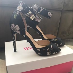 Peep toe floral heels