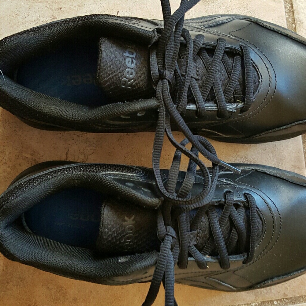 Reebok walking shoes men's 6.5/ women's size 8