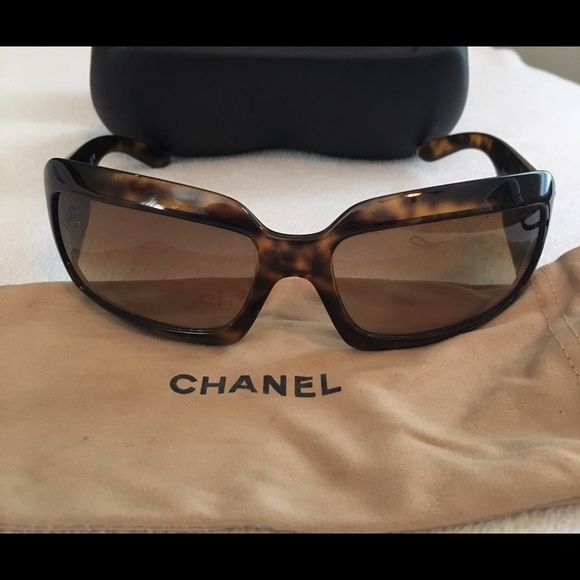 Chanel Crocodile Signature Sunglasses 6022 main image 4