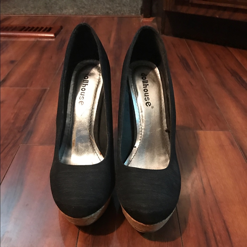Black heels with cork heel