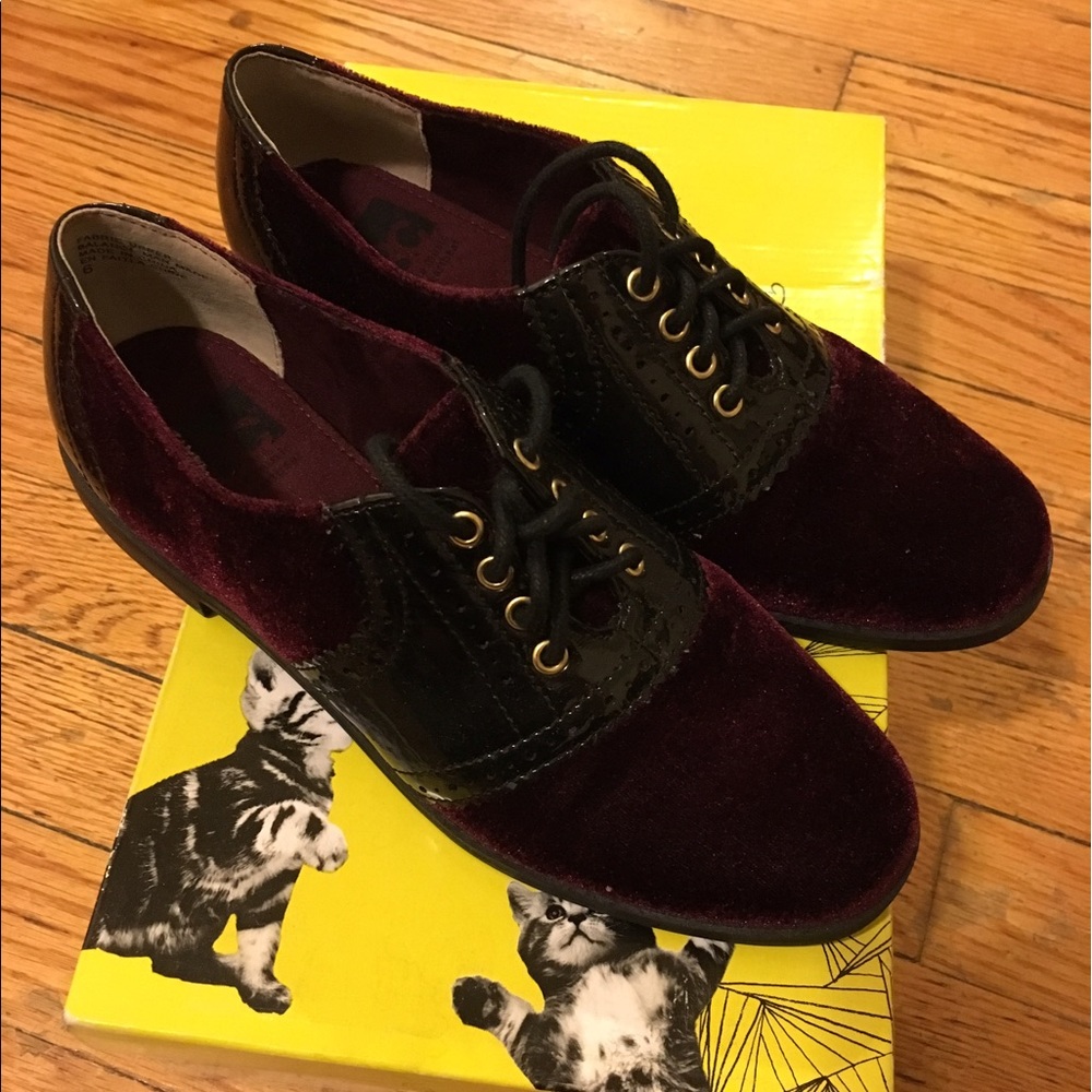 NEW Urban Outfitters Burgundy Velvet Oxfords