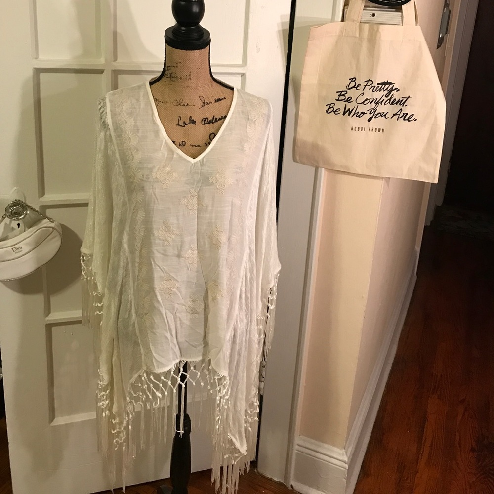✨ Poncho Style Tassle Top ✨