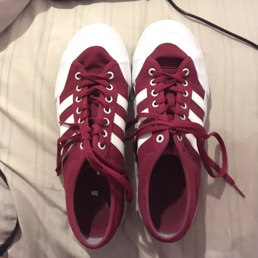 Adidas Shoes (UNISEX! LOOK IN DESCRIPTION)