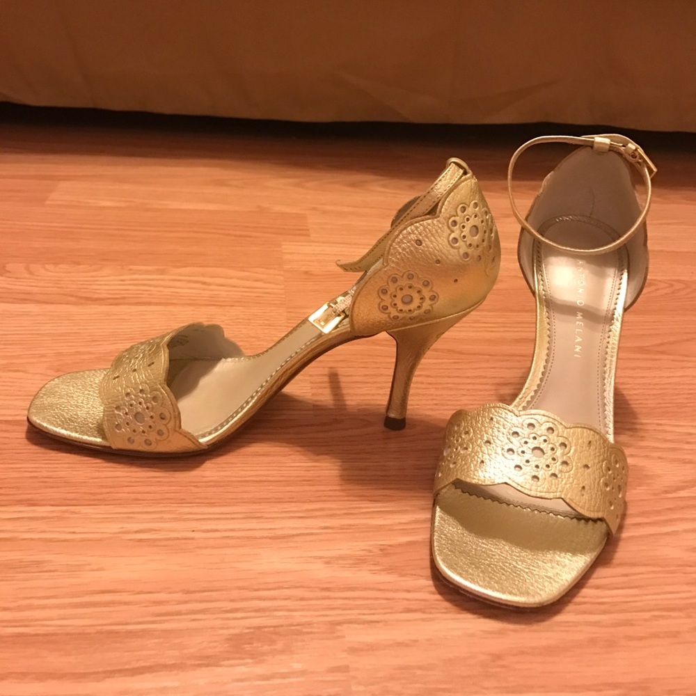 Antonio Melani dress sandals