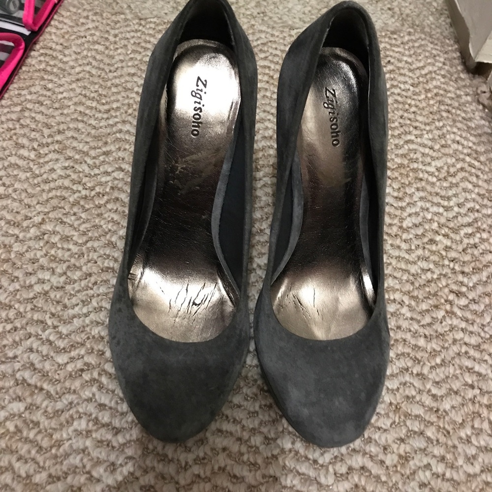 Grey Zigisoho high heels.