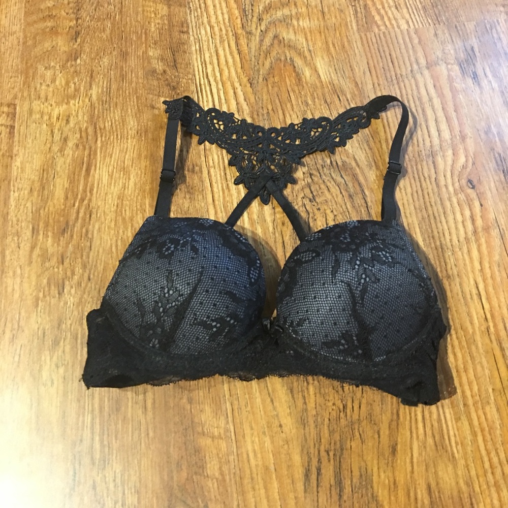 Brand new w/o tags!! Never been worn! Size 30B!