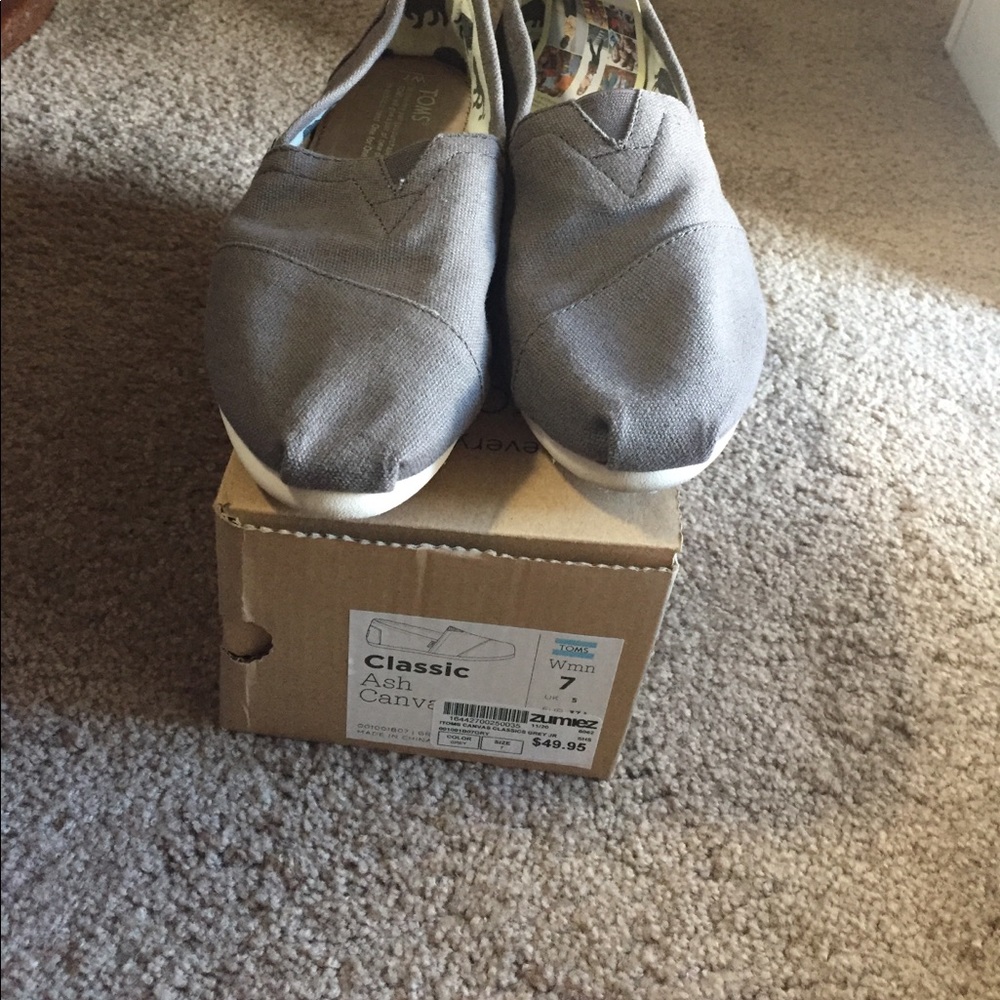 Toms classic Ash canvas size 7