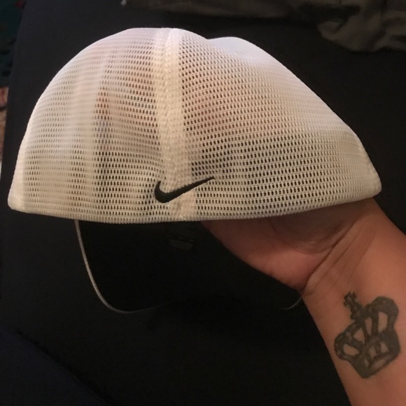 Nike hat - Picture 2 of 4