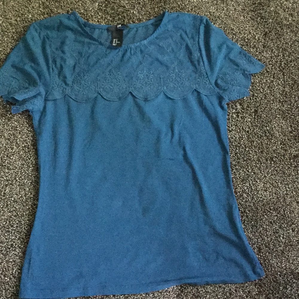 H&M blue patterned top