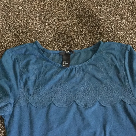 H&M blue patterned top - Picture 2 of 2
