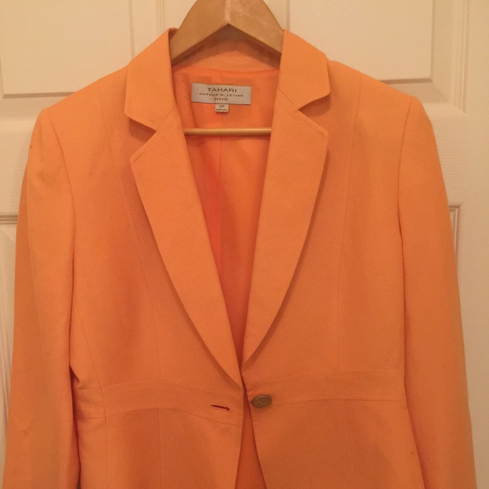Tahari fashionable blazer