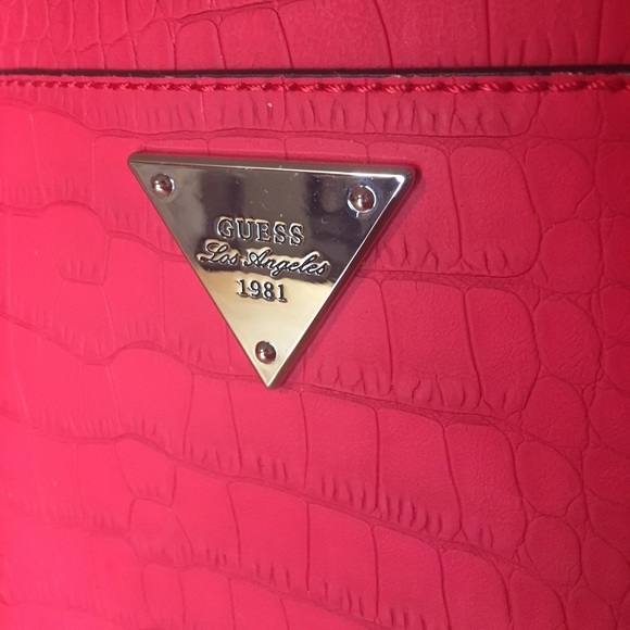 Red Guess Handbag - Picture 2 of 4