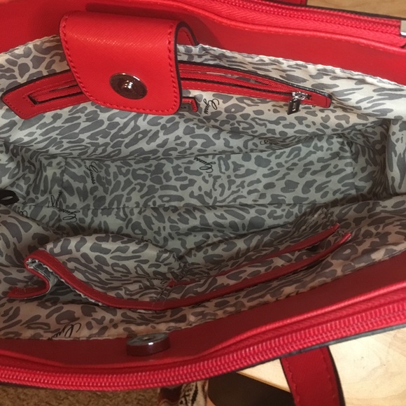 Red Guess Handbag - Picture 3 of 4