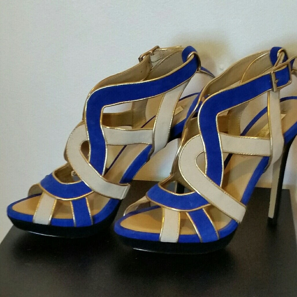BCBG MAX AZRIA *like new*